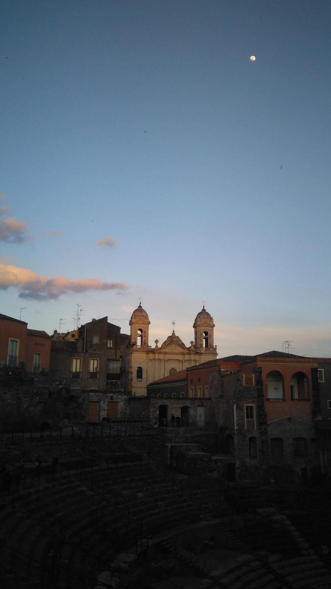The Yellow House Catania Bagian luar foto